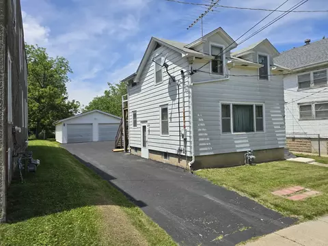627 N 11th St, Dekalb, IL 60115