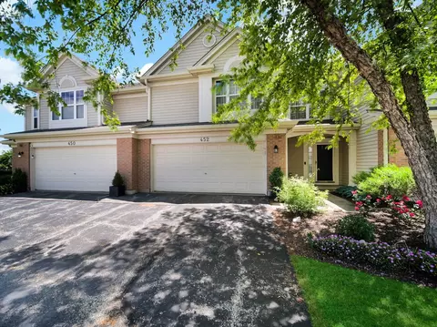 452 Blue Springs Dr, Fox Lake, IL 60020