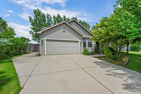 Exterior - 5928 Bluegrass Trl, Mchenry, IL 60050 photo 2 of 5