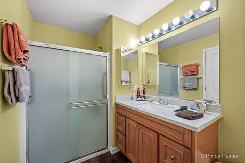 Bath - 5928 Bluegrass Trl, Mchenry, IL 60050 photo 1 of 2