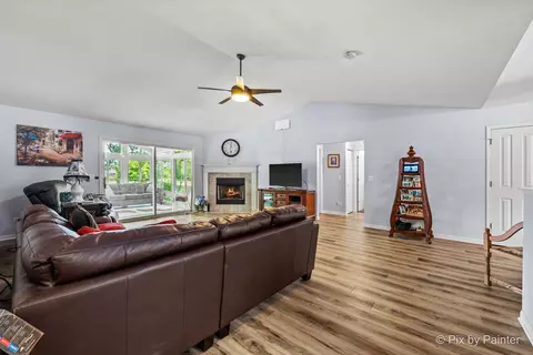 Living - 5928 Bluegrass Trl, Mchenry, IL 60050 photo 2 of 2