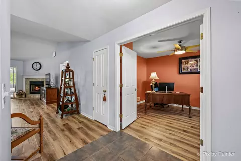 Entry Way - 5928 Bluegrass Trl, Mchenry, IL 60050 photo 2 of 2