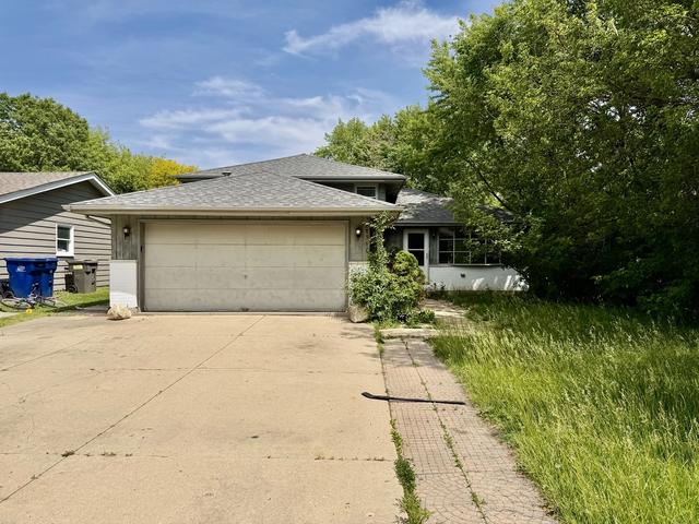 28 W560 Bolles Ave, West Chicago, IL 60185