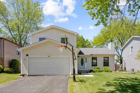 898 Debra Ln, Elk Grove Village, IL 60007