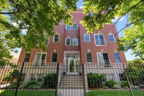 4232 N Harding Ave #2N, Chicago, IL 60618