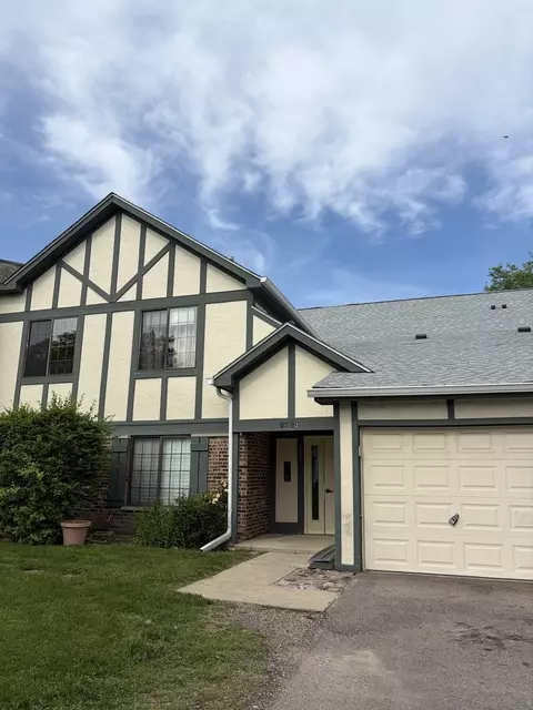 1952 N Hidden Creek Cir #7, Palatine, IL 60074