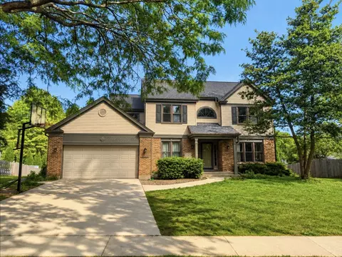 201 Conestoga Trl, Cary, IL 60013