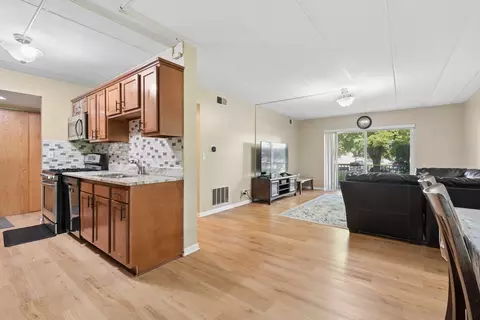 5 S040 Pebblewood Ln #E105, Naperville, IL 60563