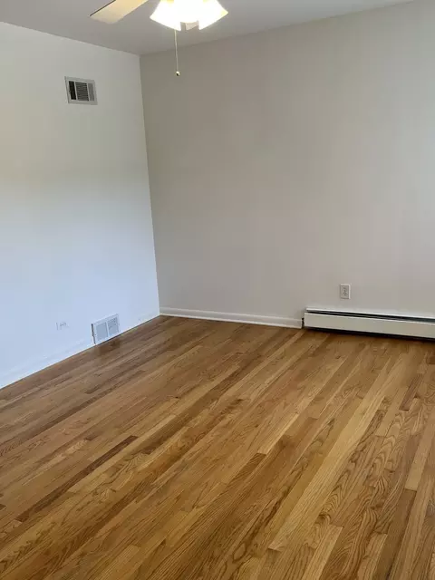 Bedroom - 426 E Vallette St, Elmhurst, IL 60126 photo 2 of 3