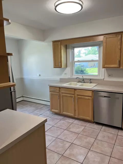Kitchen - 426 E Vallette St, Elmhurst, IL 60126 photo 2 of 3