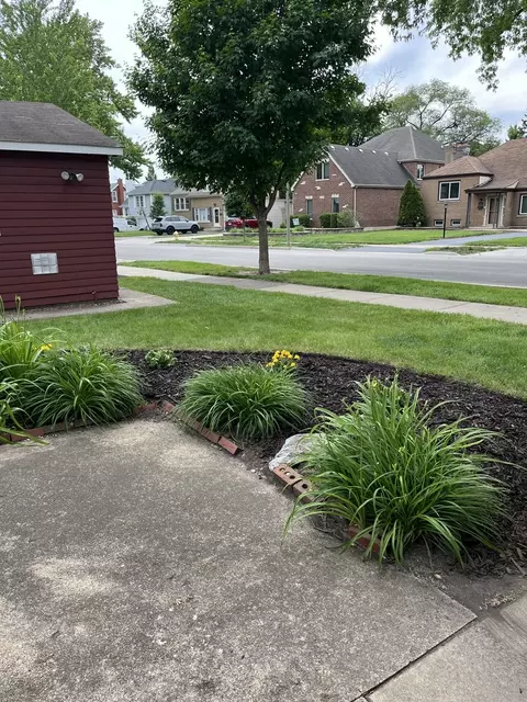 Exterior - 426 E Vallette St, Elmhurst, IL 60126 photo 2 of 3
