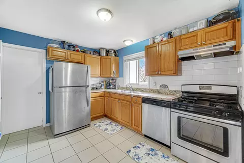 Kitchen - 310 Maricopa Ln, Hoffman Estates, IL 60169 photo 3 of 4