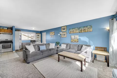 Living - 310 Maricopa Ln, Hoffman Estates, IL 60169 photo 1 of 3