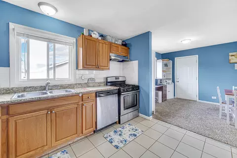 Kitchen - 310 Maricopa Ln, Hoffman Estates, IL 60169 photo 1 of 4