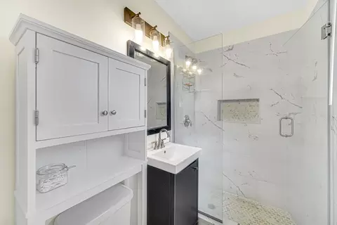 Bath - 310 Maricopa Ln, Hoffman Estates, IL 60169 photo 1 of 2