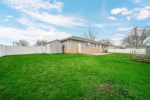 Exterior - 310 Maricopa Ln, Hoffman Estates, IL 60169 photo 3 of 3