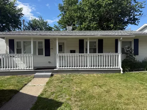 1210 E 16th St, Sterling, IL 61081