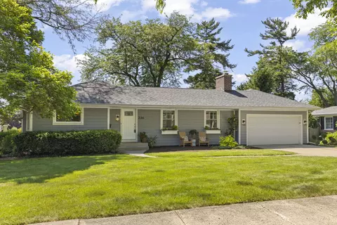 226 Woodstock Ave, Glen Ellyn, IL 60137