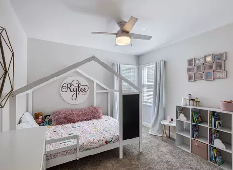 Bedroom - 4716 Oregon Trl, Mchenry, IL 60050 photo 1 of 2