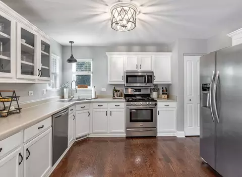 Kitchen - 4716 Oregon Trl, Mchenry, IL 60050 photo 3 of 4