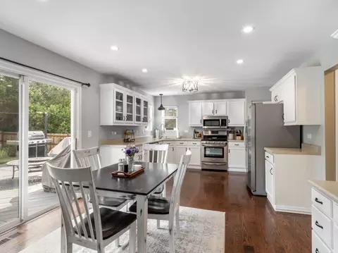Kitchen - 4716 Oregon Trl, Mchenry, IL 60050 photo 1 of 4