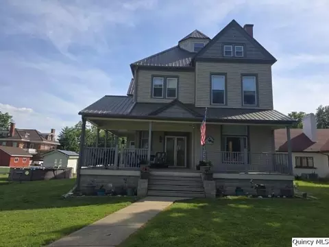 230 Ft Edwards Dr, Warsaw, IL 62379