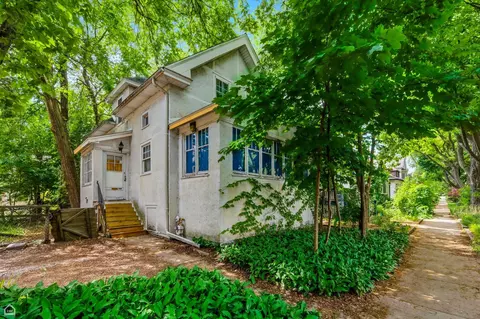 2019 W Chase Ave, Chicago, IL 60645