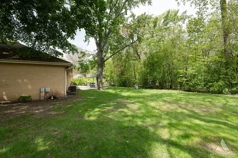 Exterior - 2 Dogwood Rd, Rolling Meadows, IL 60008 photo 6 of 7