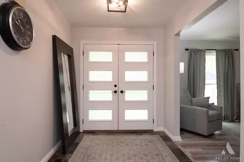 Entry Way - 2 Dogwood Rd, Rolling Meadows, IL 60008 photo 2 of 2