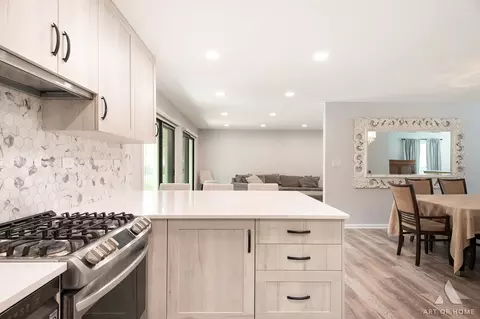 Kitchen - 2 Dogwood Rd, Rolling Meadows, IL 60008 photo 5 of 6