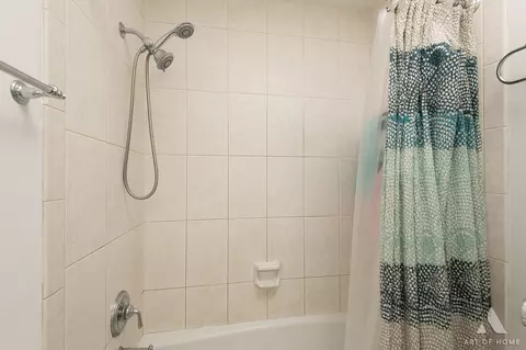 Bath - 2 Dogwood Rd, Rolling Meadows, IL 60008 photo 3 of 3