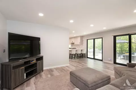 Living - 2 Dogwood Rd, Rolling Meadows, IL 60008 photo 3 of 3