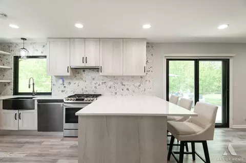 Kitchen - 2 Dogwood Rd, Rolling Meadows, IL 60008 photo 6 of 6