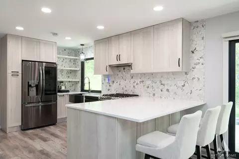 Kitchen - 2 Dogwood Rd, Rolling Meadows, IL 60008 photo 1 of 6