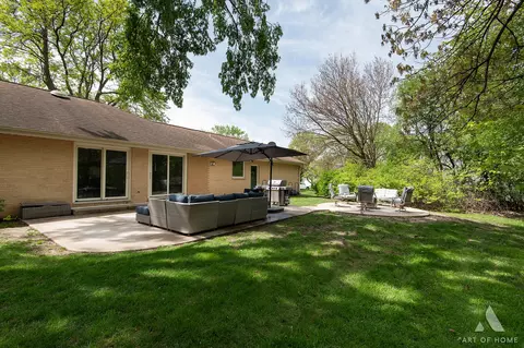 Exterior - 2 Dogwood Rd, Rolling Meadows, IL 60008 photo 5 of 7