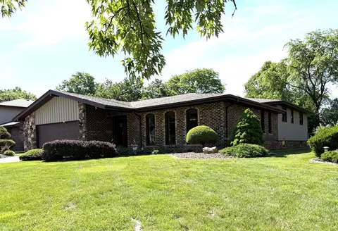 8733 Golfview Dr, Orland Park, IL 60462