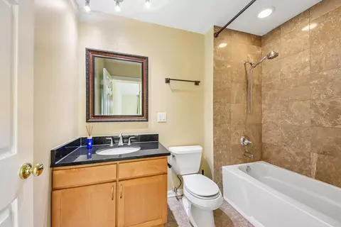 Bath - 993 Willow St, Itasca, IL 60143 photo 2 of 3