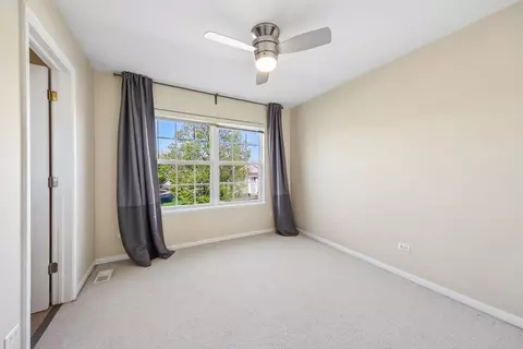 Bedroom - 993 Willow St, Itasca, IL 60143 photo 2 of 5