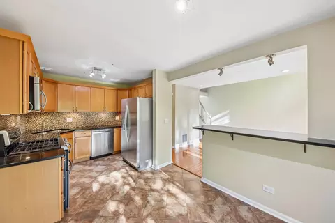 Kitchen - 993 Willow St, Itasca, IL 60143 photo 1 of 2