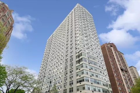 3900 N Lake Shore Dr #2B, Chicago, IL 60613