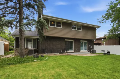 Exterior - 835 Maple Rd, Flossmoor, IL 60422 photo 4 of 5
