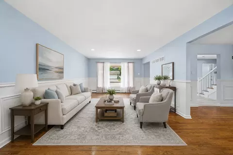 Living - 835 Maple Rd, Flossmoor, IL 60422 photo 2 of 4