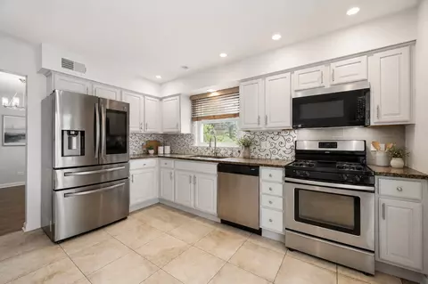 Kitchen - 835 Maple Rd, Flossmoor, IL 60422 photo 1 of 3