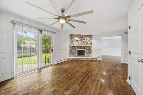 Living - 835 Maple Rd, Flossmoor, IL 60422 photo 4 of 4