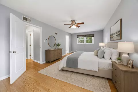 Bedroom - 835 Maple Rd, Flossmoor, IL 60422 photo 2 of 9
