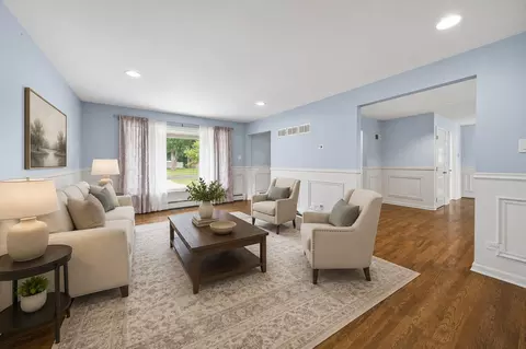 Living - 835 Maple Rd, Flossmoor, IL 60422 photo 1 of 4