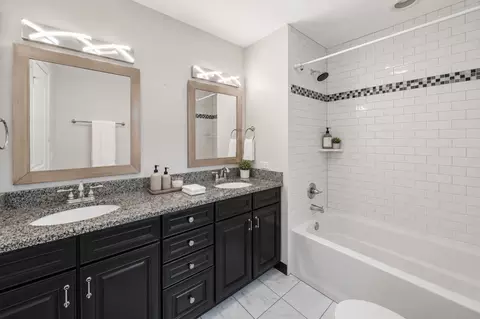 Bath - 835 Maple Rd, Flossmoor, IL 60422 photo 2 of 3
