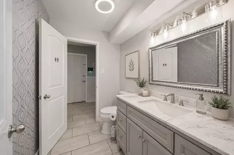 Bath - 835 Maple Rd, Flossmoor, IL 60422 photo 1 of 3