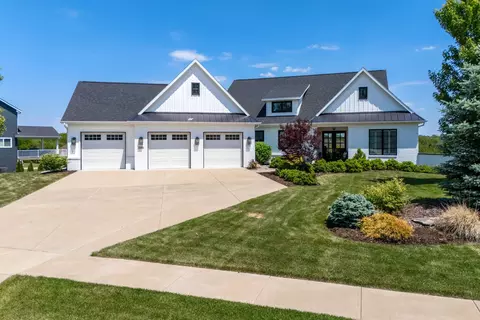 5235 Pigeon Creek Trl, Bettendorf, IA 52722