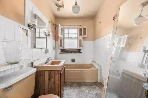 Bath - 70 E 155th St, Harvey, IL 60426 photo 1 of 1
